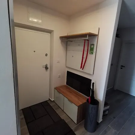 Mira Apartman